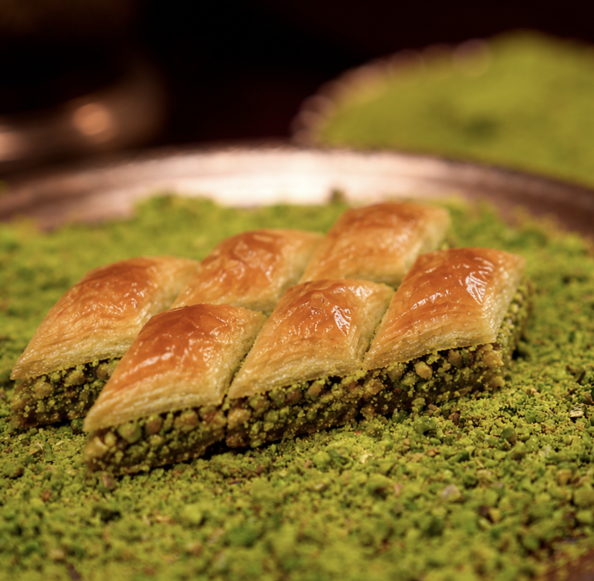 Neves Fıstıklı Mekik Baklava